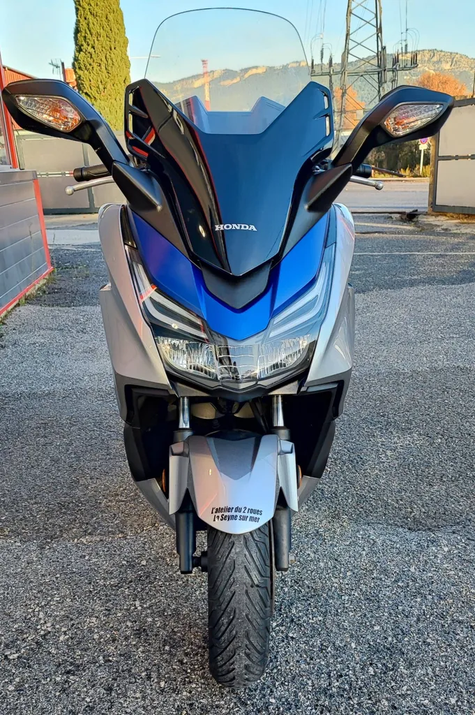 HONDA FORZA 125 DU 05/2018 AVEC 15000 KM.
