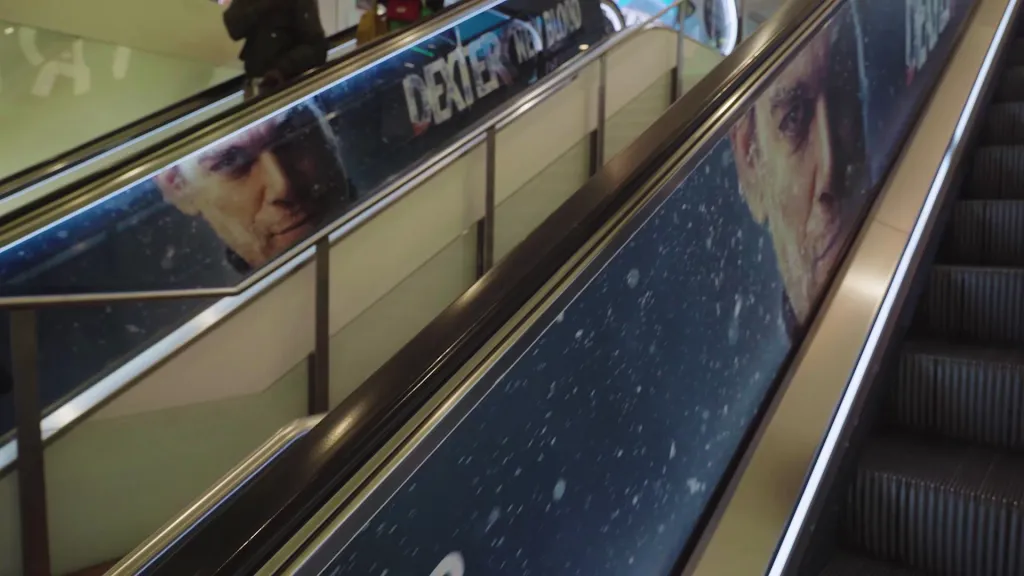 Réalisation d'une vidéo marketing/communication pour l'entreprise Clear Channel à l'occasion de la campagne Canal + pour  la série Dexter au centre commercial Les Halles à Paris