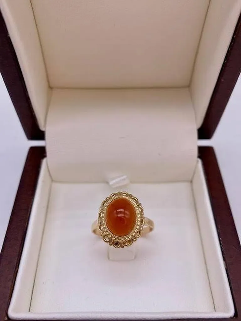 Élégance et Vitalité : Bague en Or avec Cornaline chez Or Ligne à côté d'Arcachon