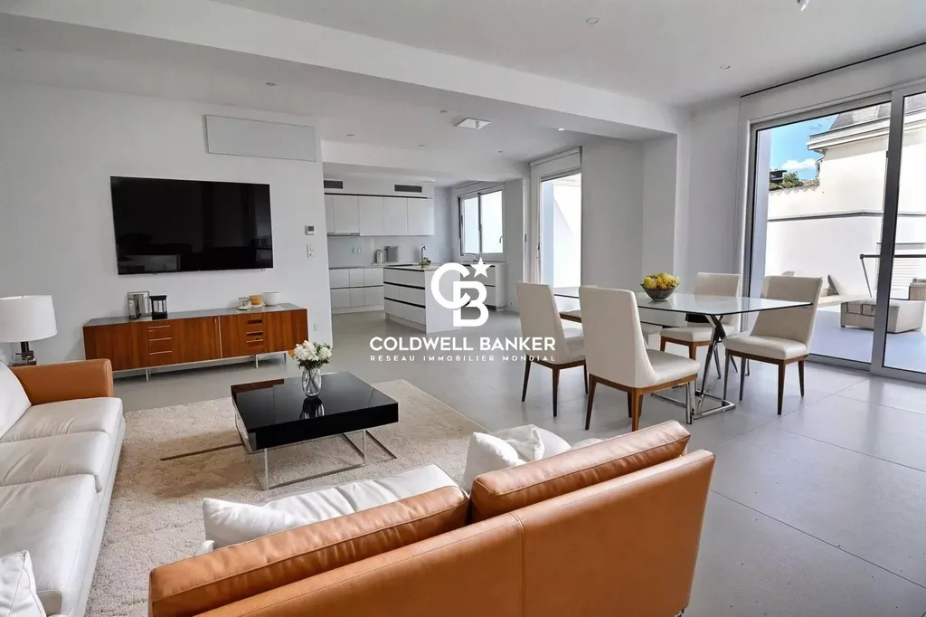Maison à vendre à Bègles près de Bordeaux - avec piscine chauffée, suite parentale et jardin paysager