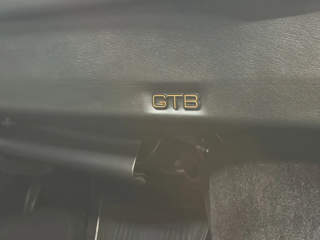 Traitement céramique automobile à Lyon proche Brignais EMB DETAILING spécialiste Ferrari 328 