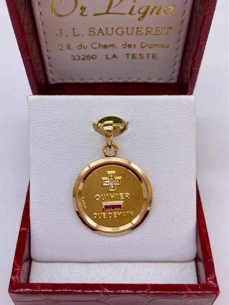 Pendendif médaille d'amour signée Augis or 750/1000ème occasion Or Ligne La Teste Bassin d'Arcachon