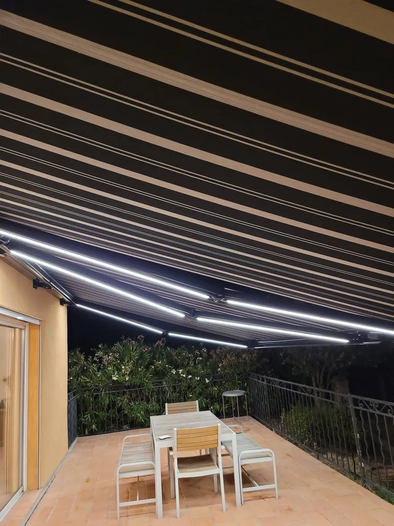 Réalisation de store banne coffre sur mesure à Apt