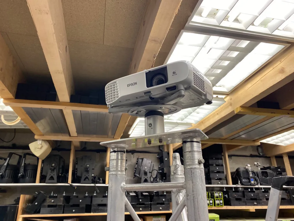 location fixation totem pour videoprojecteur à Marseille dans les bouches du Rhône