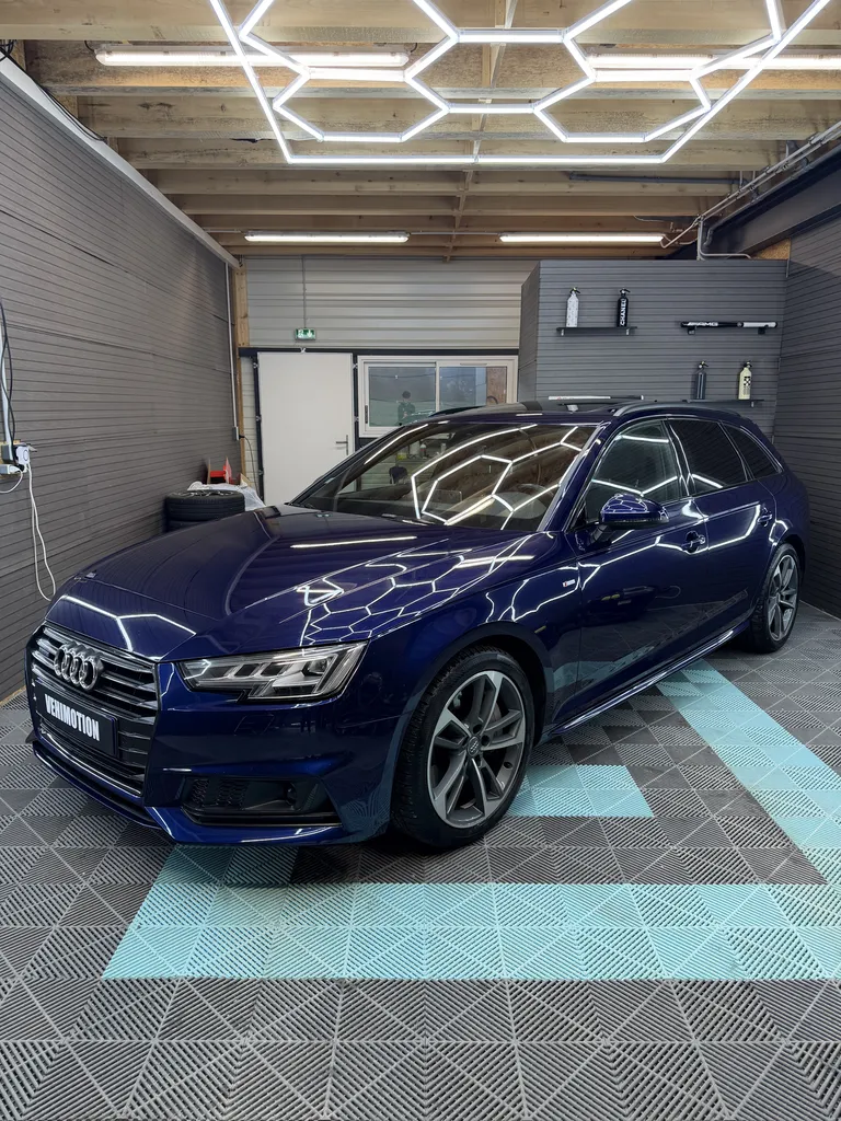 AUDI A 4 AVANT 3.0 TDI QUATTRO / CARPLAY/ SIEGE CHAUFFANT AV/AR / TOIT OUVRANT / B/O / ATTELAGE ELECTRIQUE / STRONIC