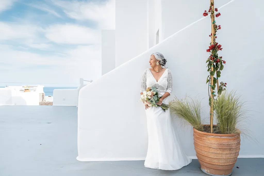 mariage dans un village blanc en grèce