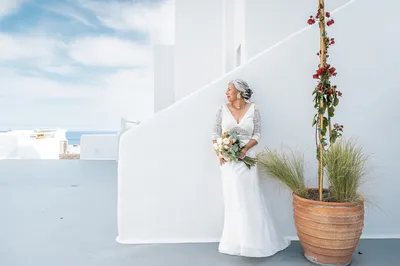 mariage dans un village blanc en grèce