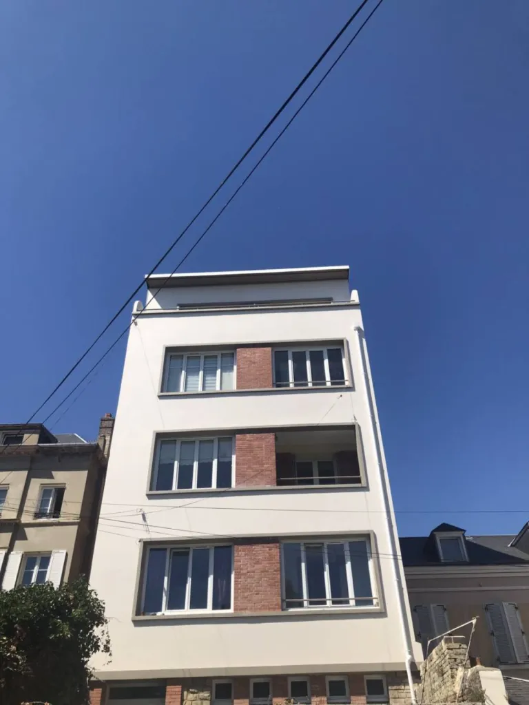 Devis pour un ravalement en peinture blanche d'un petit immeuble de ville à Gonfreville l'Orcher