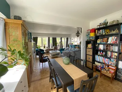 Le Pecq à vendre un appartement de 5 pièces en étage élévé avec ascenseur, situé dans une résidence avec un couple de gardien