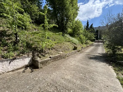 Maison familiale de 6 pièces avec un grand terrain naturel à vendre à Mimet dans les Bouches-du-Rhône