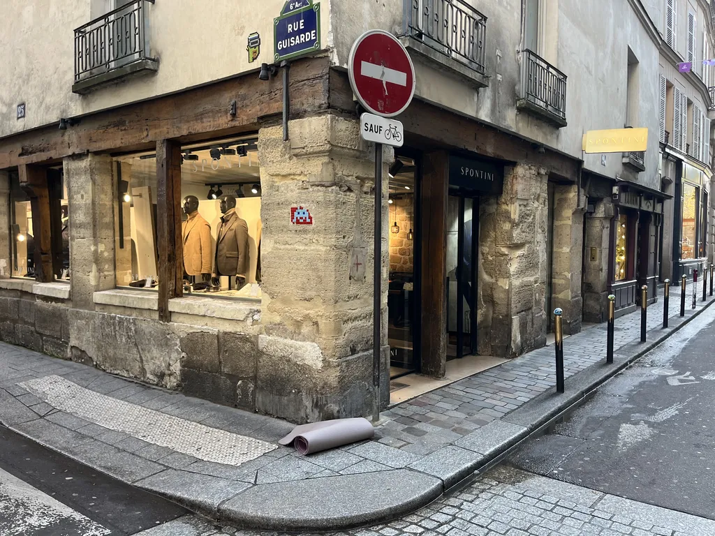 Location - Boutique 104 m², Saint germain, Rue des canettes 75006 PARIS