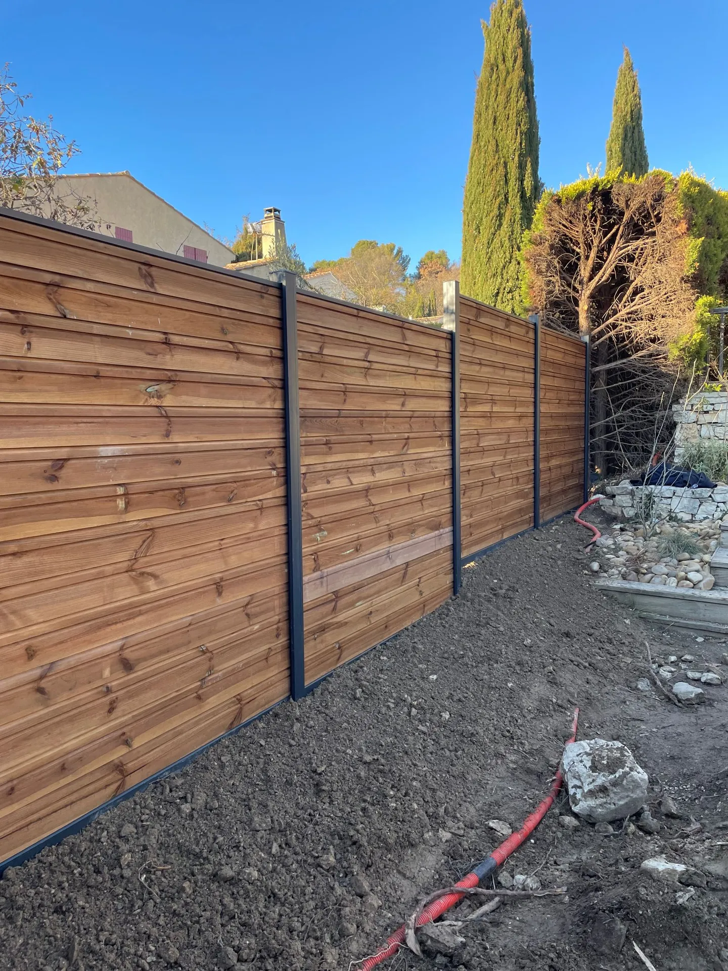 Pose de clôture rigide pour dissimuler la vue de votre propriété à Aix en Provence