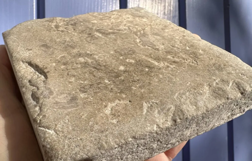 Limeyrat, Montagnac d'Auberoche West Stein