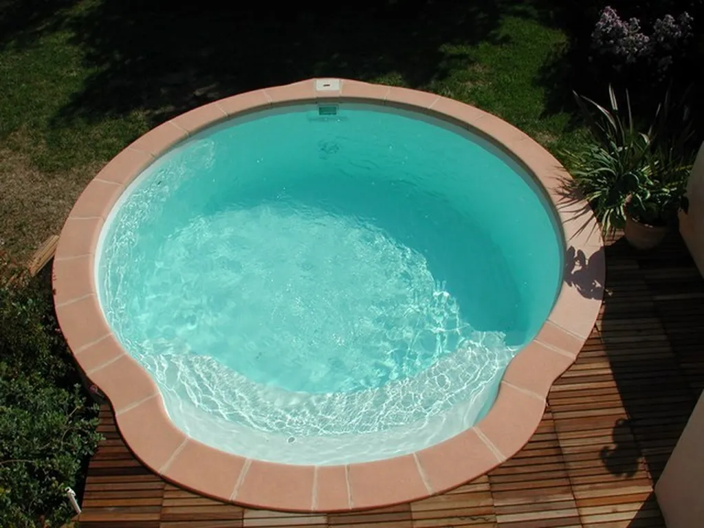 Piscine coque polyester Alliance piscines Cuers