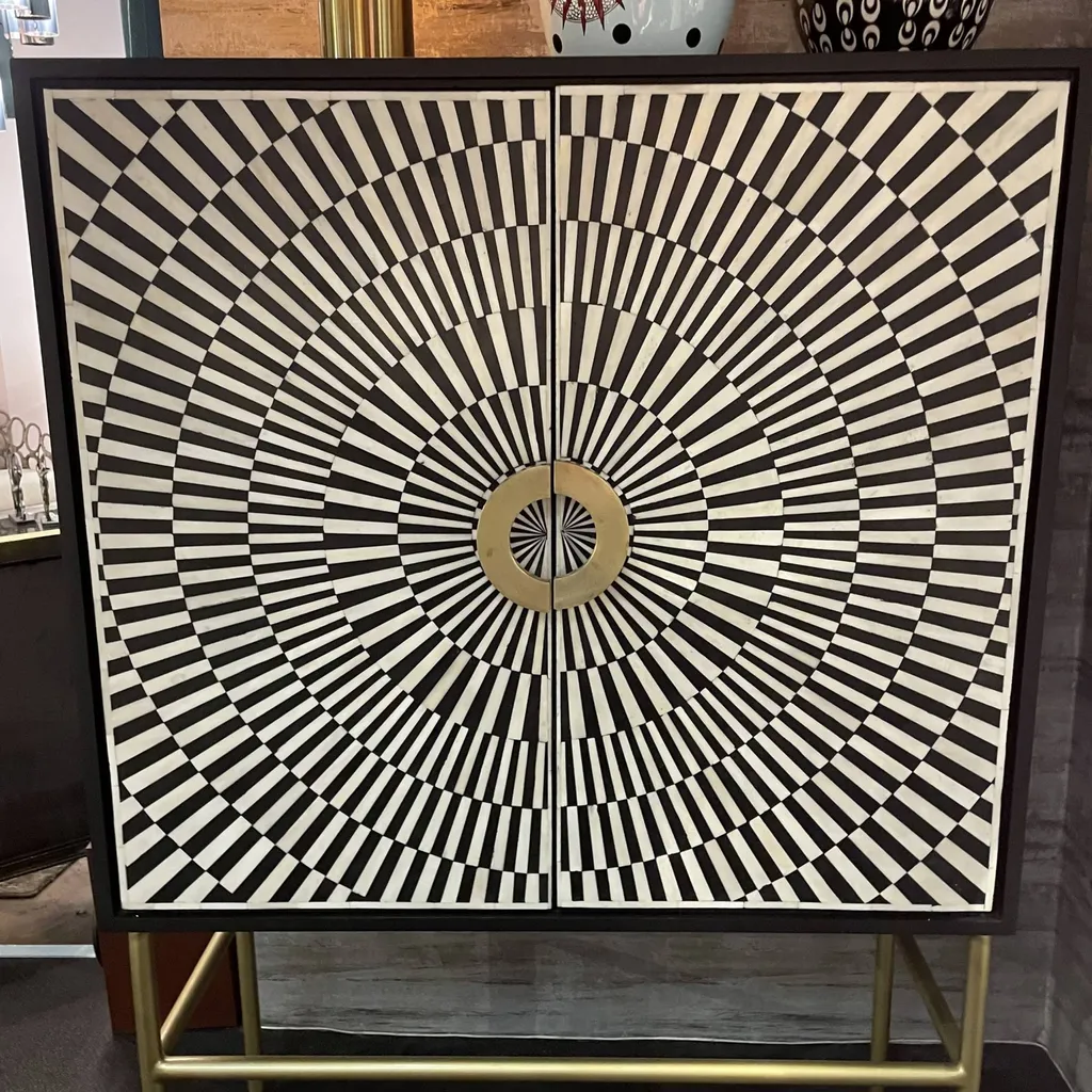 Bahut haut à damier en promotion à Hyères près de La Londe