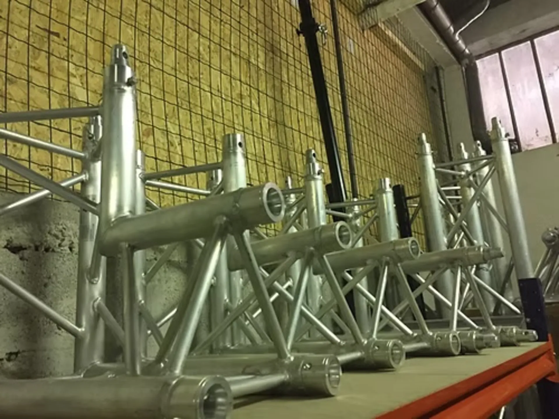 STRUCTURE ALU ANGLE 2 DEPARTS TRIOANGLE POINTE BAS