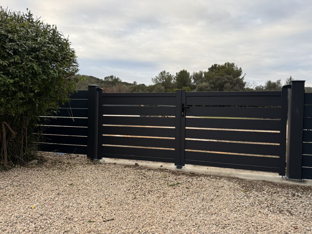 Pose de gazon synthétique et aménagement paysager – Domaine de Tourris, La Valette-du-Var