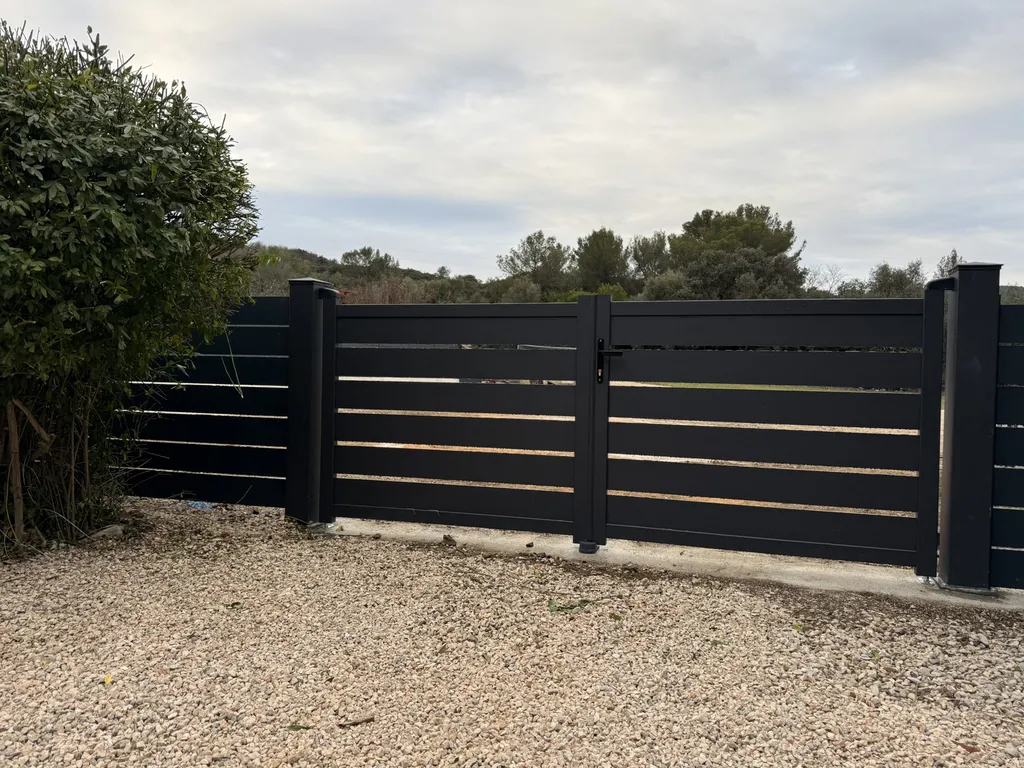Pose de gazon synthétique et aménagement paysager – Domaine de Tourris, La Valette-du-Var