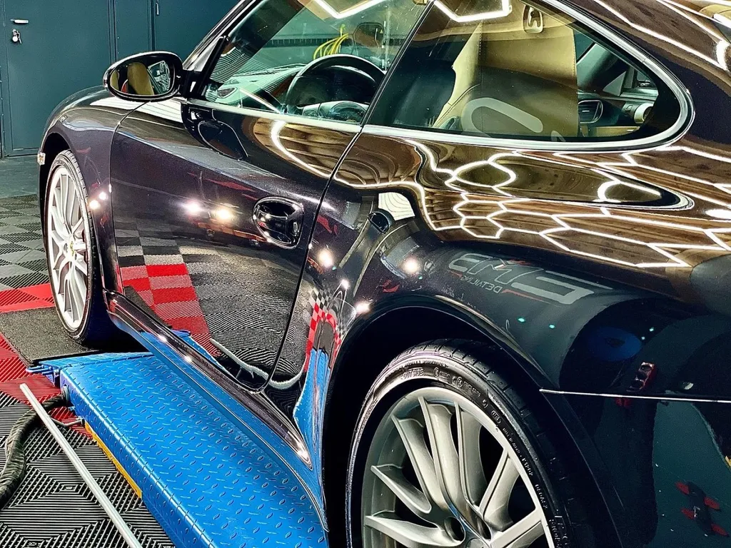 Protection carrosserie Porsche ouest lyonnais traitement céramique Porsche 