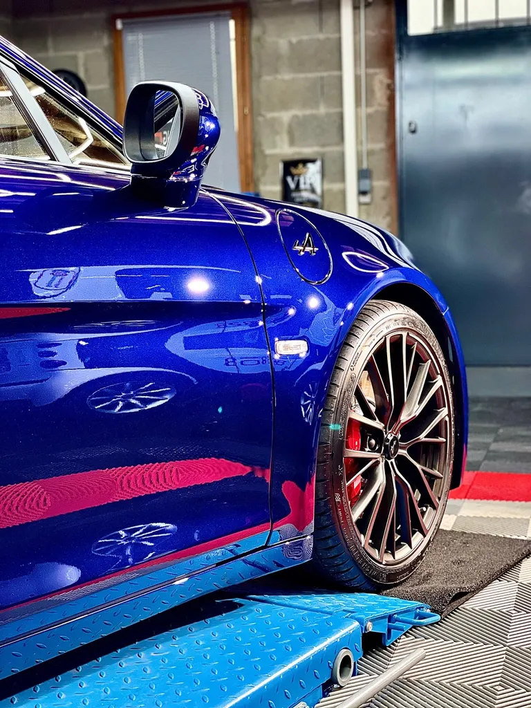 Protection PPF Renault alpine et traitement céramique carrosserie Lyon 