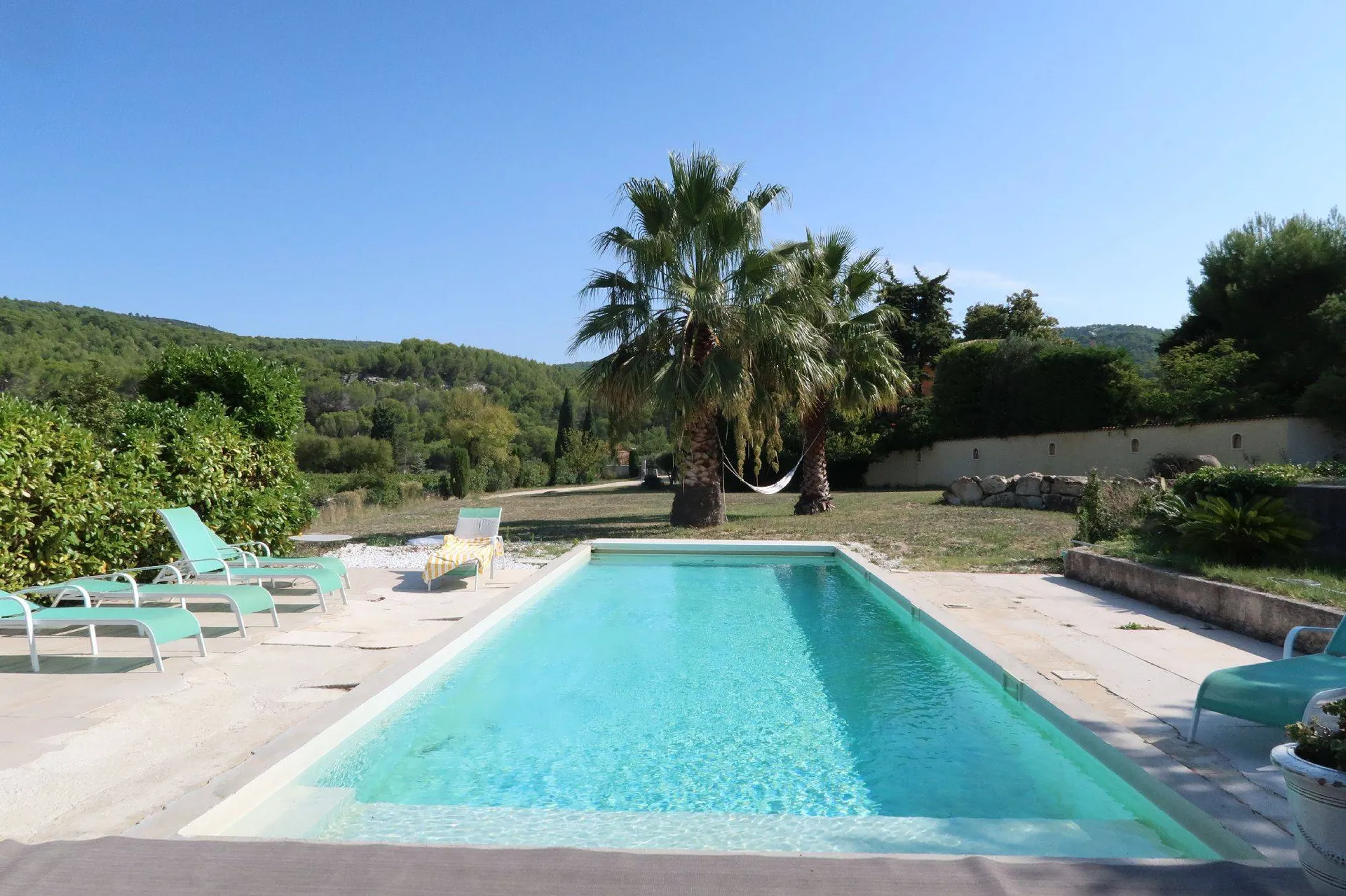 Propriété avec piscine et garage à vendre à Cassis