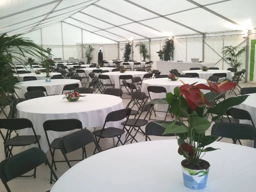 Louer des chaises pour une réception à Lyon