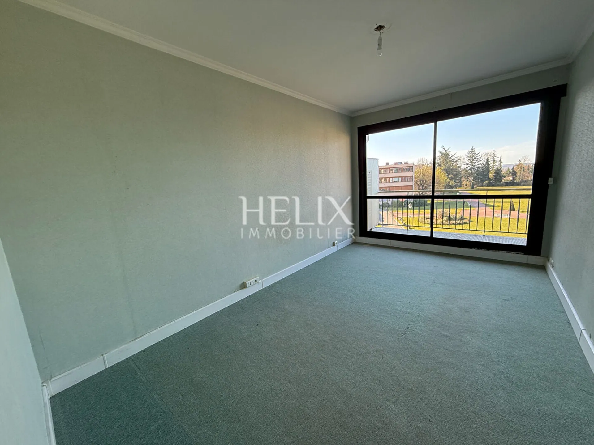 Noisy Le Roi très bel appartement dans une résidence recherchée, idéalement situé dans un environnement calme et arboré