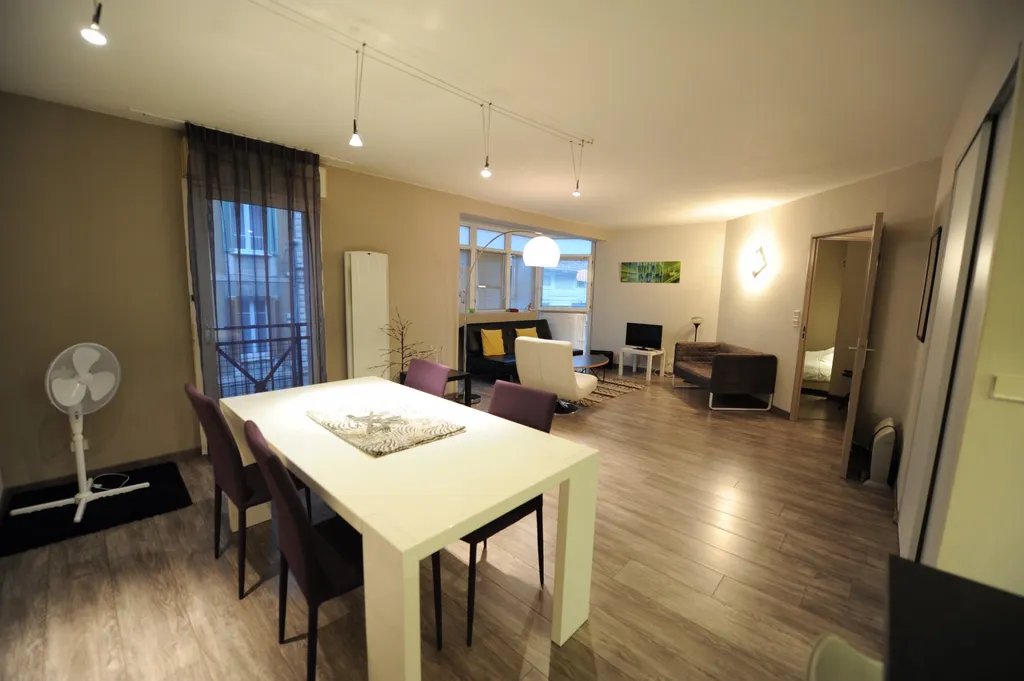 AVIGNON Intra Muros, charmant appartement au calme, excellente situation   