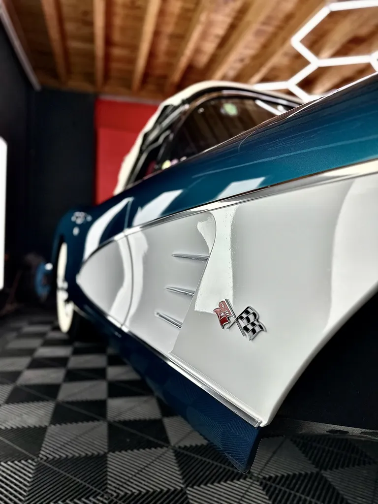 protection carrosserie traitement céramique Gyeon infinite Lyon Chevrolet corvette C1 1959