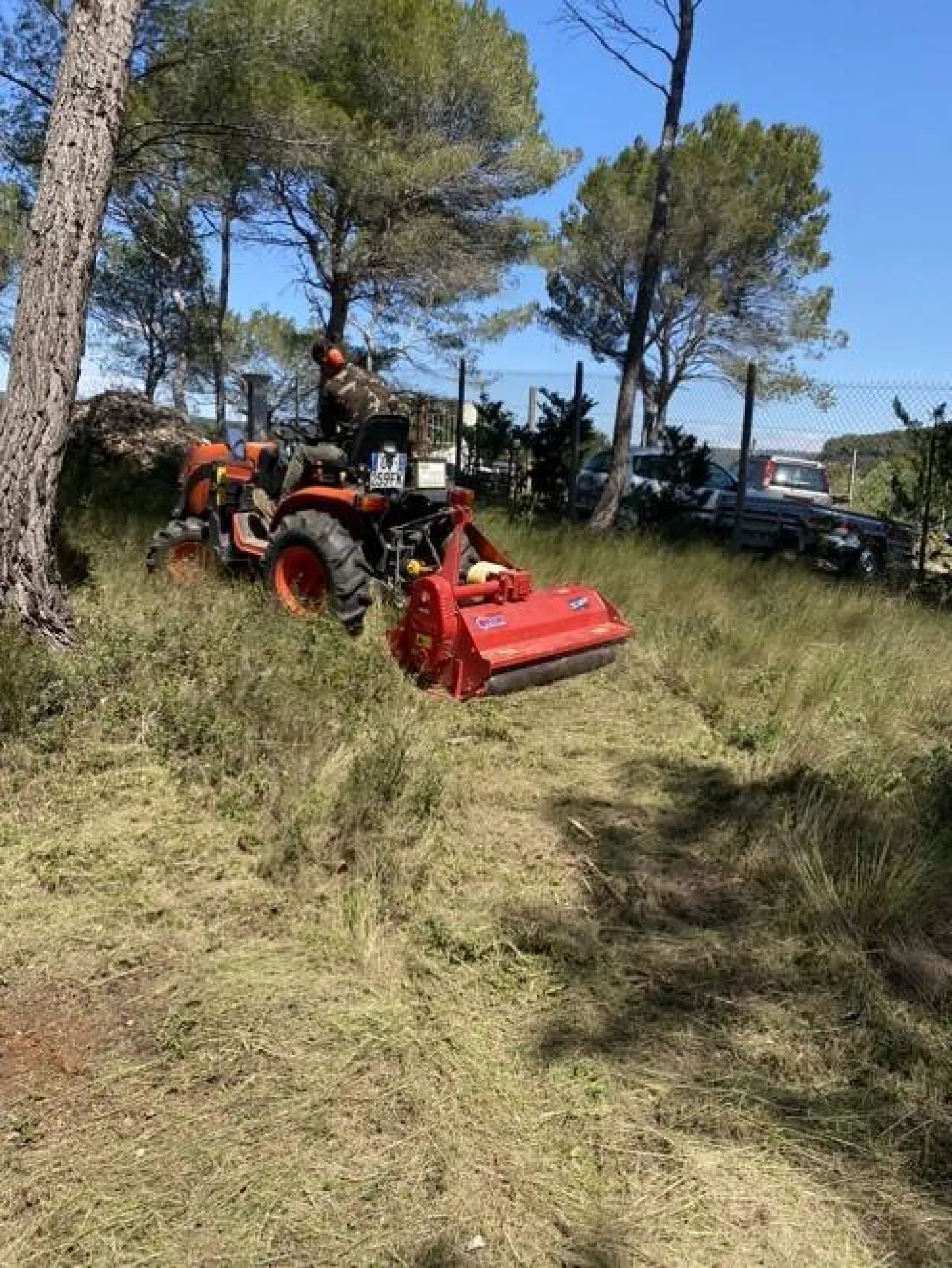 Debroussaillement terrain par paysagiste Bouc Bel Air
