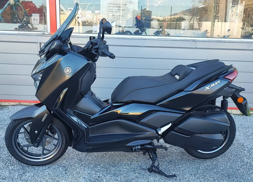 YAMAHA X-MAX 300cc TECH MAX DU 08/2024 AVEC 4415 KM.