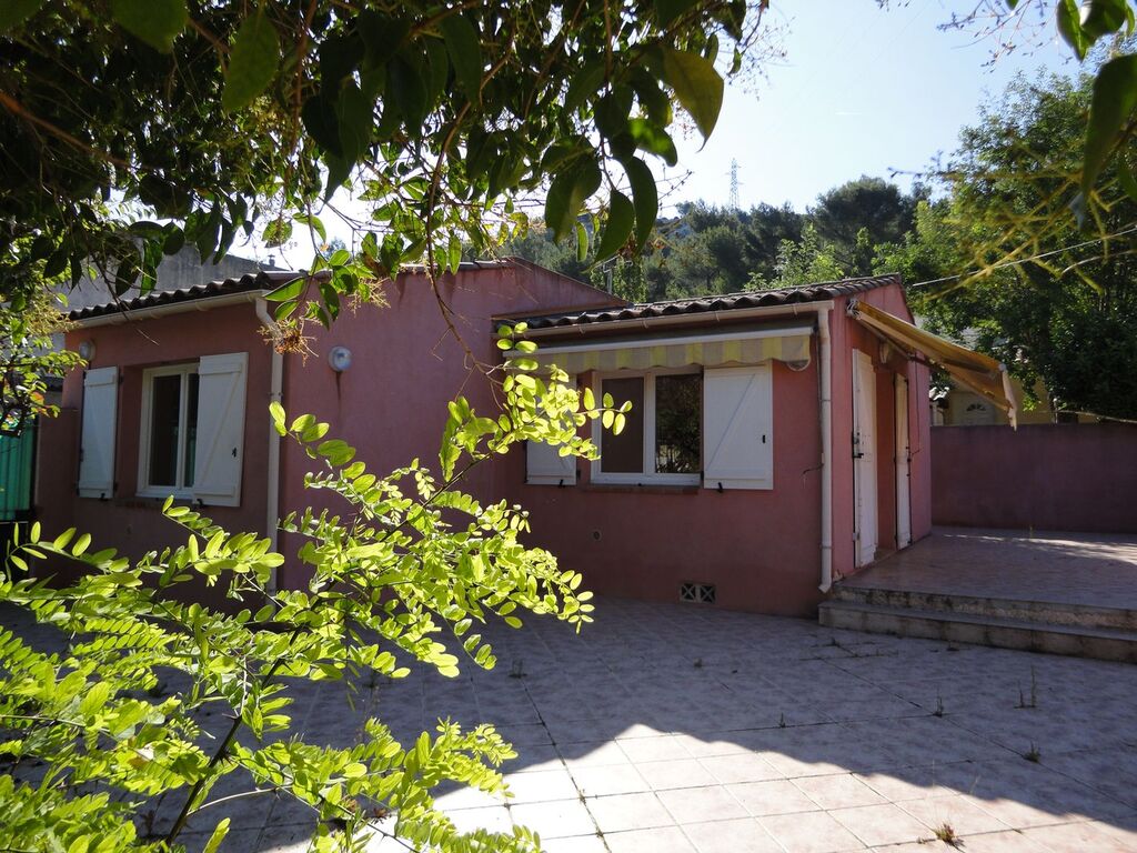 CARNOUX VENTE villa 3 Carnoux proche commodités, terrasse de 160m²