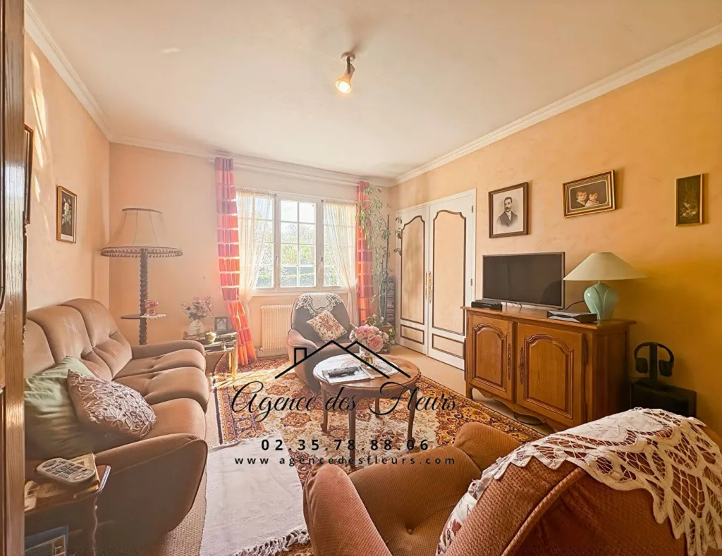 À SAISIR sur LA SAUSSAYE, Charmante maison 6 pièces de 127 m² sur un terrain de 868 m² .