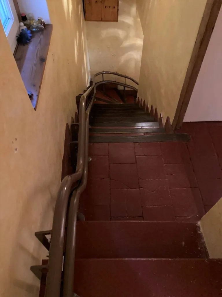 escalier courbe et fauteuil monte escalier