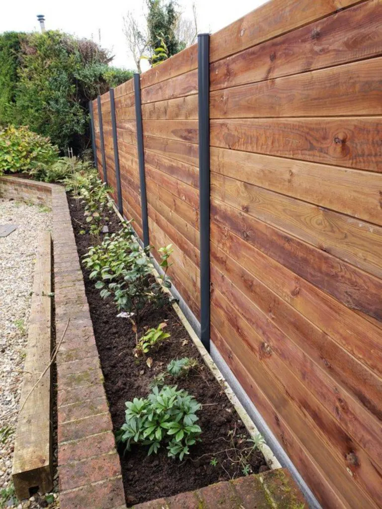 Création d'une clôture en bois avec poteaux acier à Mont Saint Aignan 76