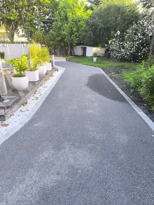 Allée de garage en graviers décoratifs gris  à Bègles :Chantier réalisé chez un particulier 
