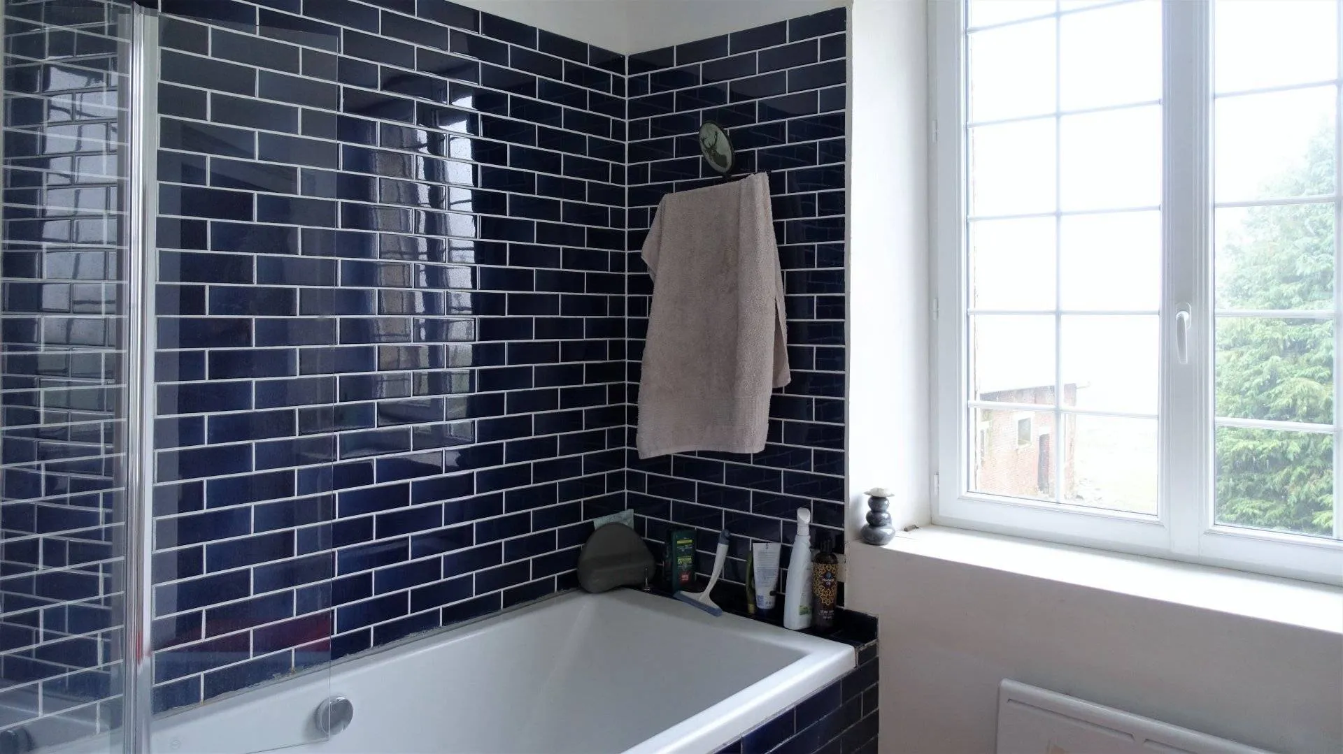 Propriété de charme 190m² sur 6000m² arborés avec plan d’eau, dépendances 150m² et hangar 700m², 2 chambres et combles aménageables, Haudricourt 76340.