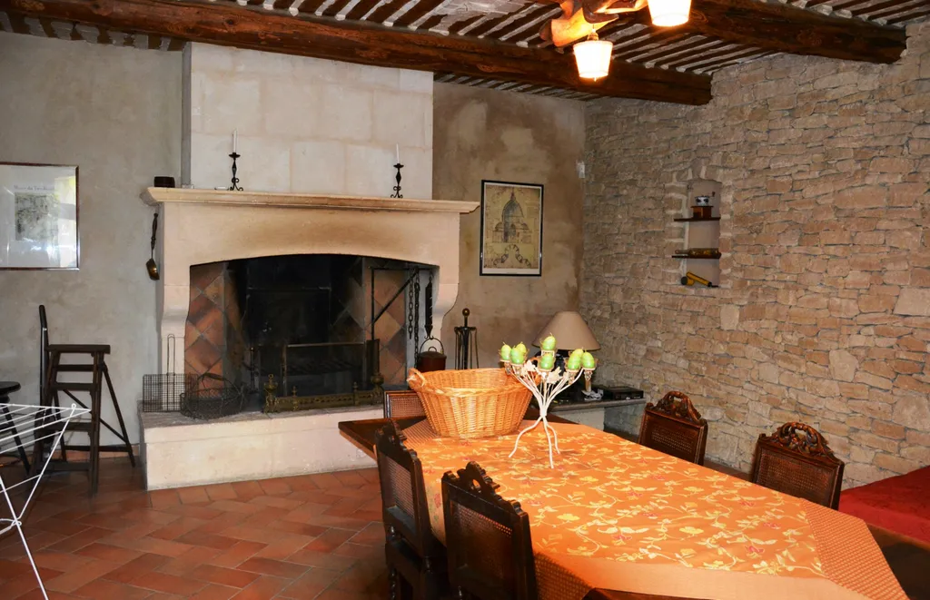 En vente,  près d'Avignon, mas provençal rénové avec piscine  sur 1,5 hectare  