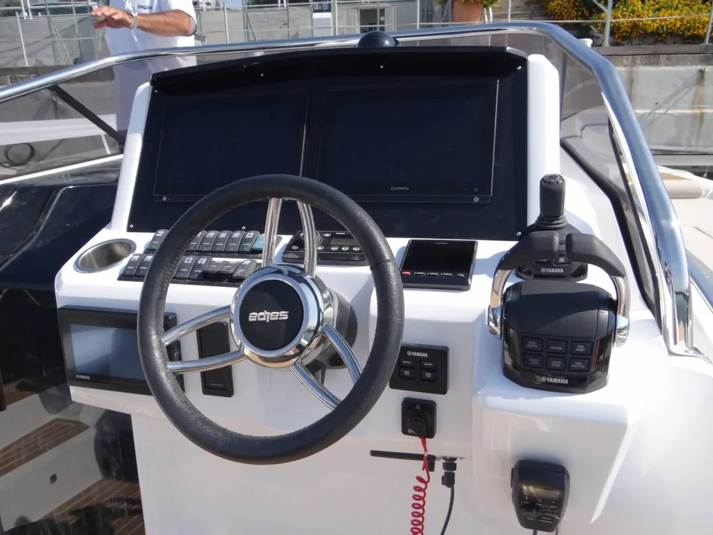 Semi-rigide Soleil 42 pour 16 personnes La Ciotat