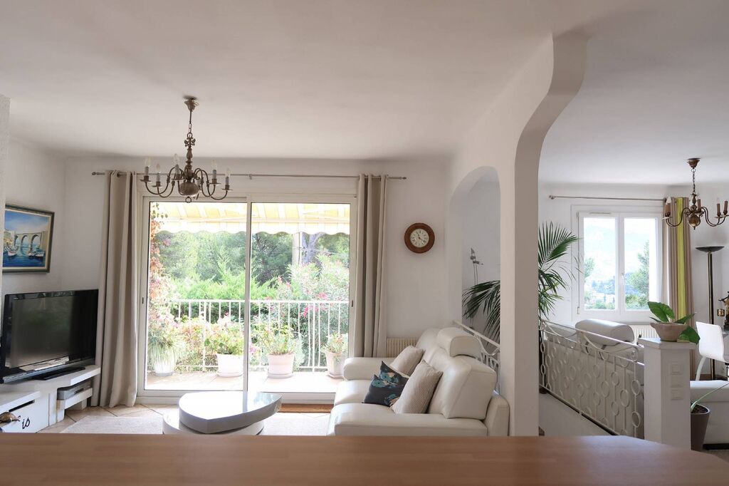 Maison Cassis à proximité immédiate du centre, avec piscine et garage 
