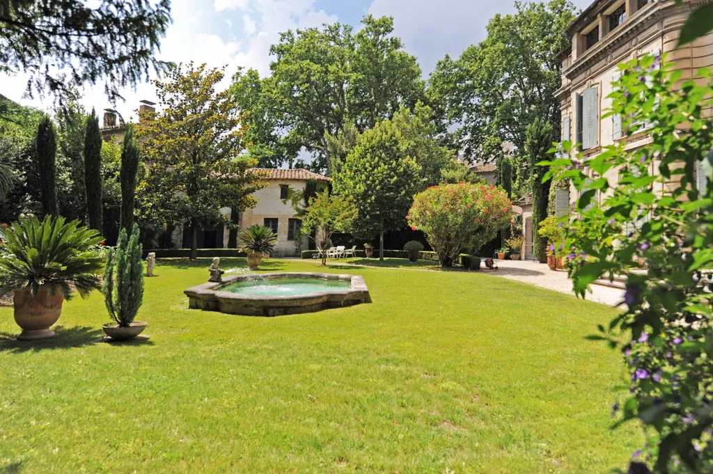 AVIGNON INTRA MUROS, rare demeure bourgeoise XIXème à la vente    