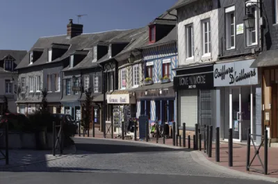 BEUZEVILLE - À vendre en exclusivité Locaux d’activités avec hall d’exposition et atelier