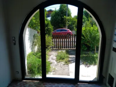 Remplacement d’une fenêtre cintrée en alu avec dépose et pose à Talence