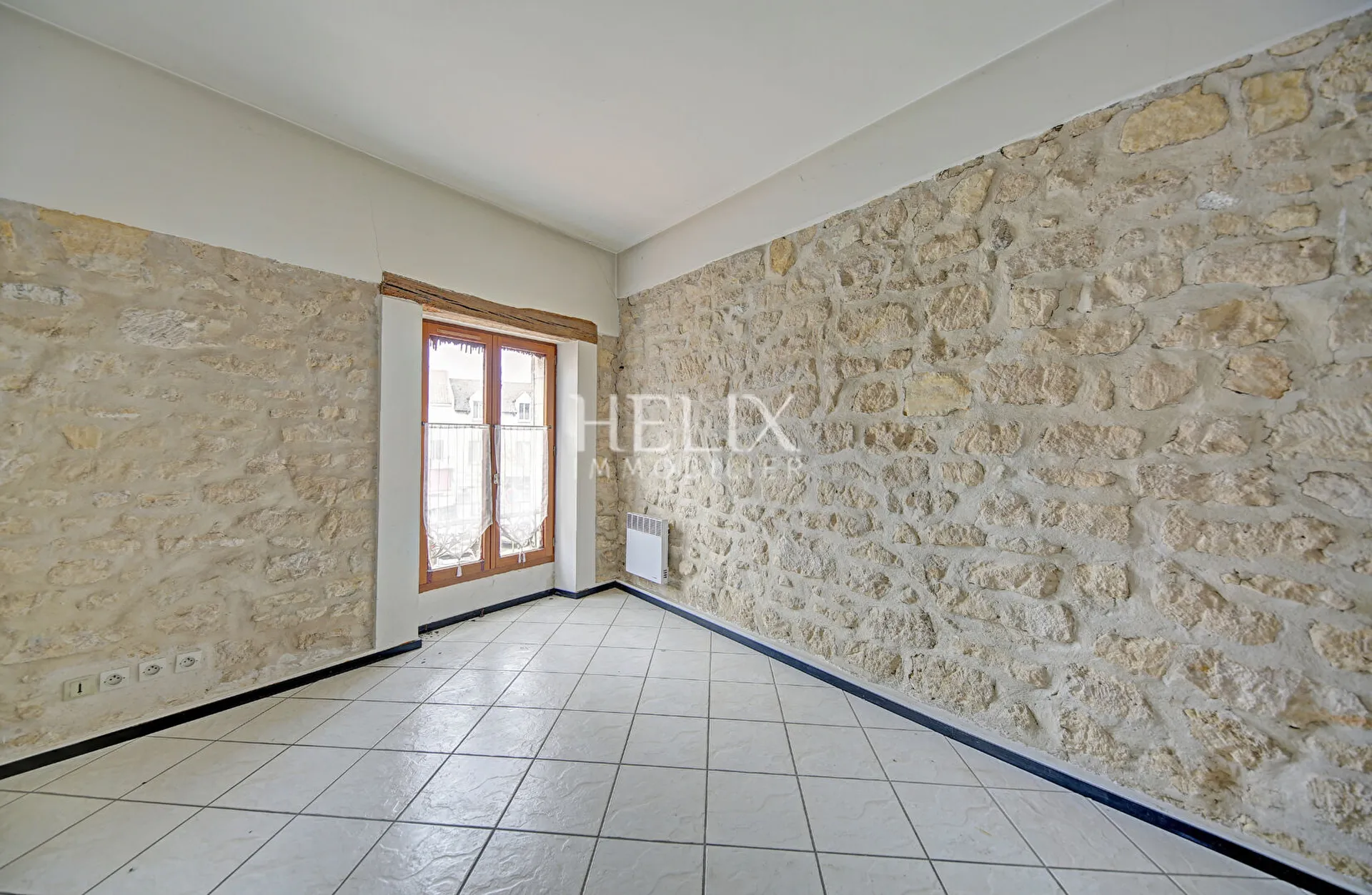 Immeuble à Vendre dans le centre ville de Montesson avec deux commerces