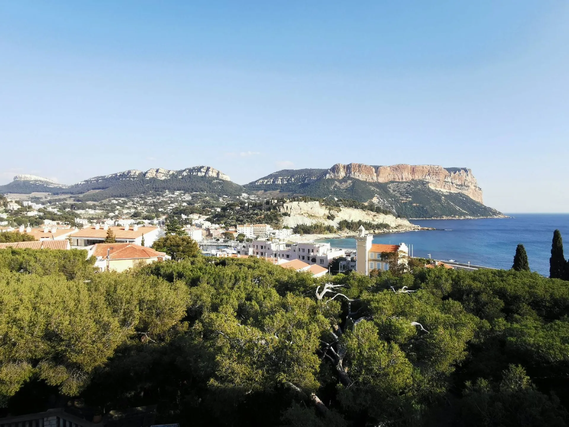Cassis -  T4 dans résidence de standing derrière le port avec terrasse vue mer, garage et chambre de bonne