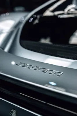 Protection ultime pour cette Ferrari 296 GTS neuve : un film de protection PPF XPEL intégral appliqué par Gloss Obsession pour préserver son éclat et sa carrosserie.