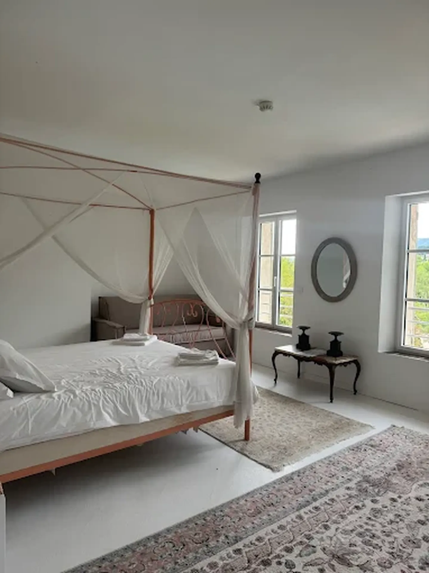 Privatiser domaine mariage bohème Apt 84400 Vaucluse : hébergement dortoir et cuisine libre accès sans traiteur