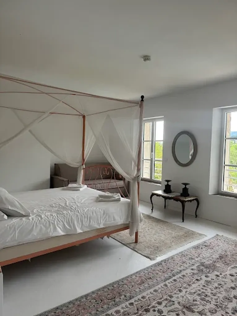 Privatiser domaine mariage bohème Apt 84400 Vaucluse : hébergement dortoir et cuisine libre accès sans traiteur