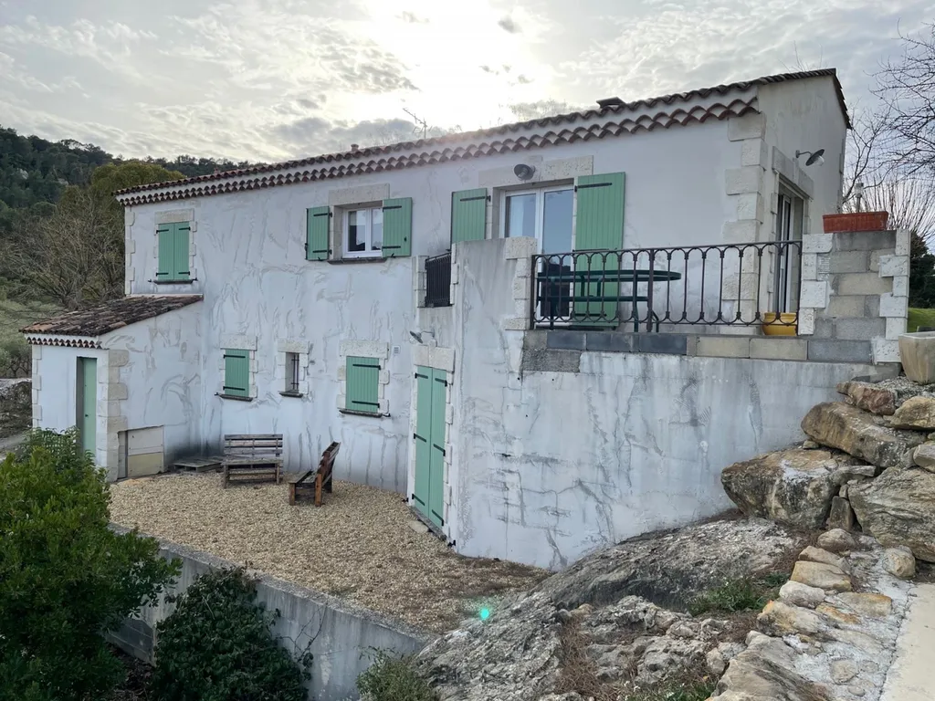 Rénovation des façades en pierre sur une ancienne bâtisse à Cessenon sur Orb proche de Béziers.