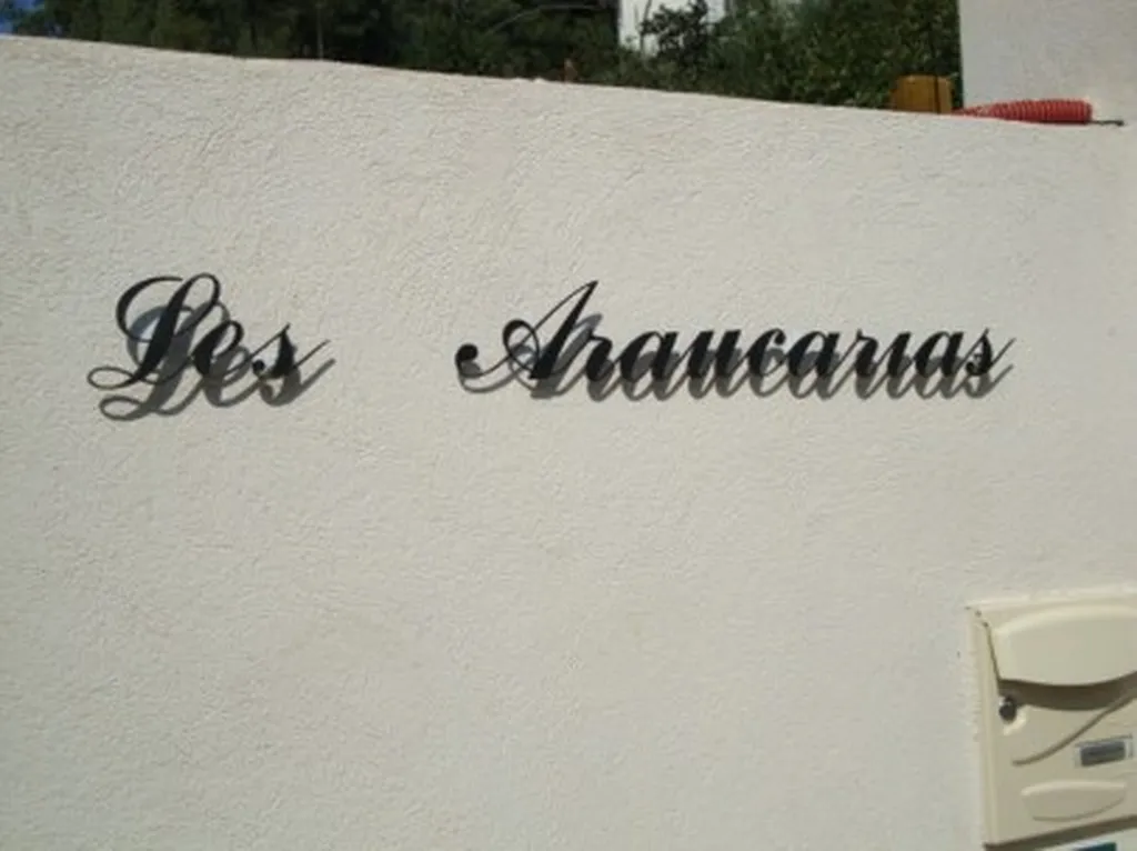 Découpe au laser de toute tôle pour  realiser nom de maison ou enseigne de magasin 